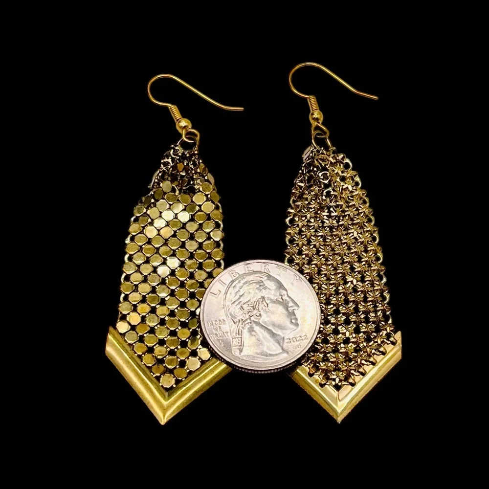 Fab Vintage Gold Tone Mesh Dangle Pierced Earrings - Picture 10 of 12